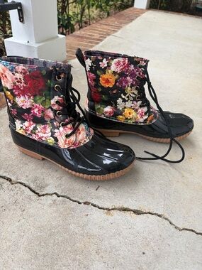 Women's Black Floral Lace-Up Duck Boot Style